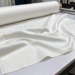 طاقه و پارچهٔ آستری تابیده براق رنگ شیری